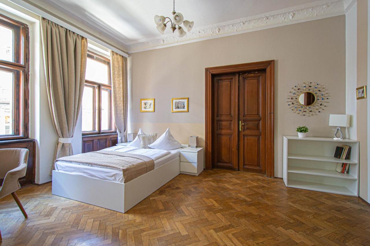 For Celebrations Spacious 3bdr With Balcony Appartement Praag