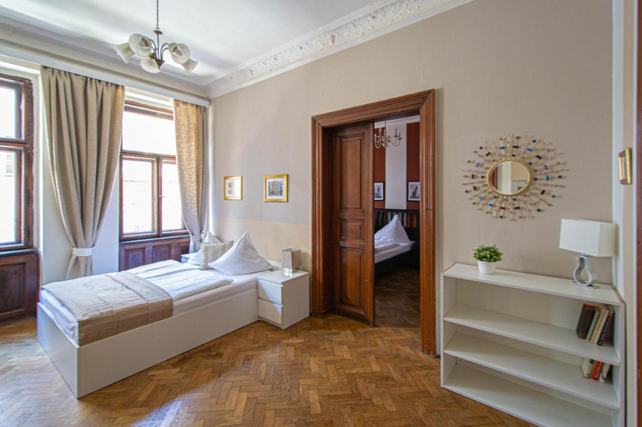 For Celebrations Spacious 3bdr With Balcony Appartement Praag