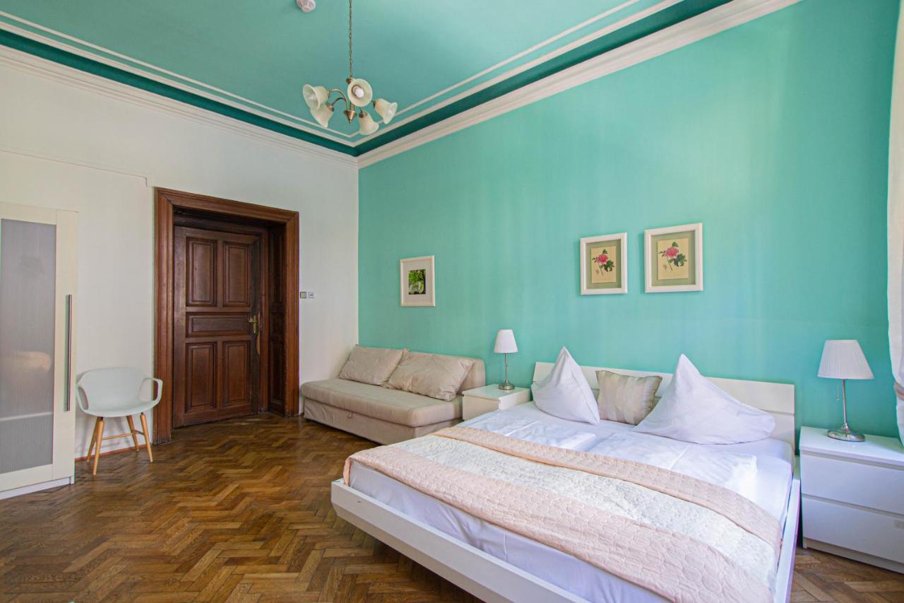 Appartement For Celebrations Spacious 3bdr With Balcony Prague