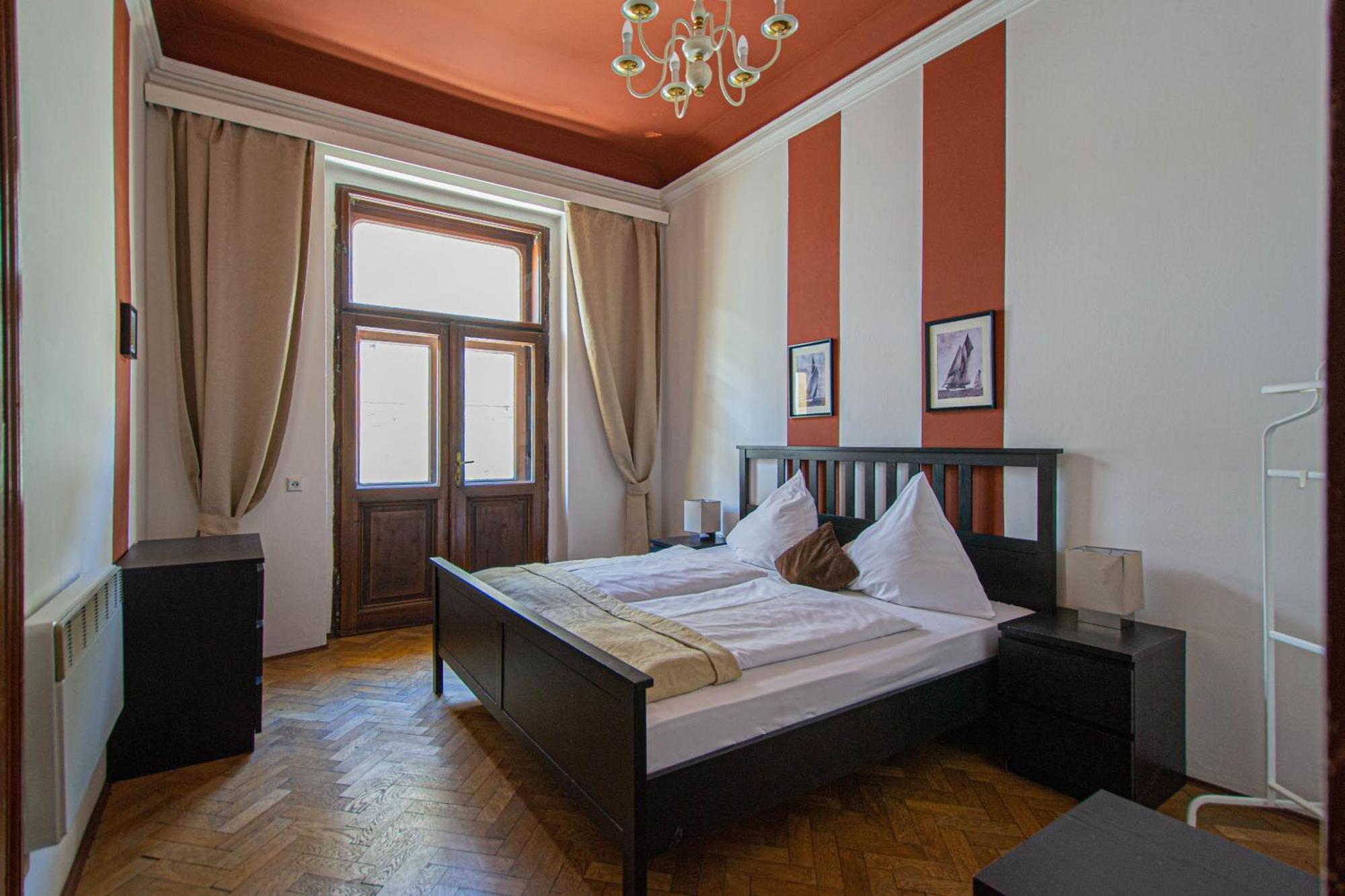 Appartement For Celebrations Spacious 3bdr With Balcony Praag