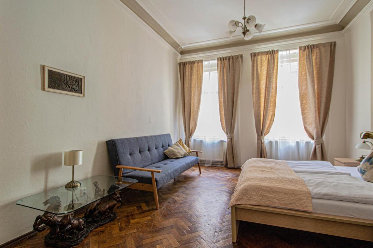 For Celebrations Spacious 3bdr With Balcony Appartement Praag