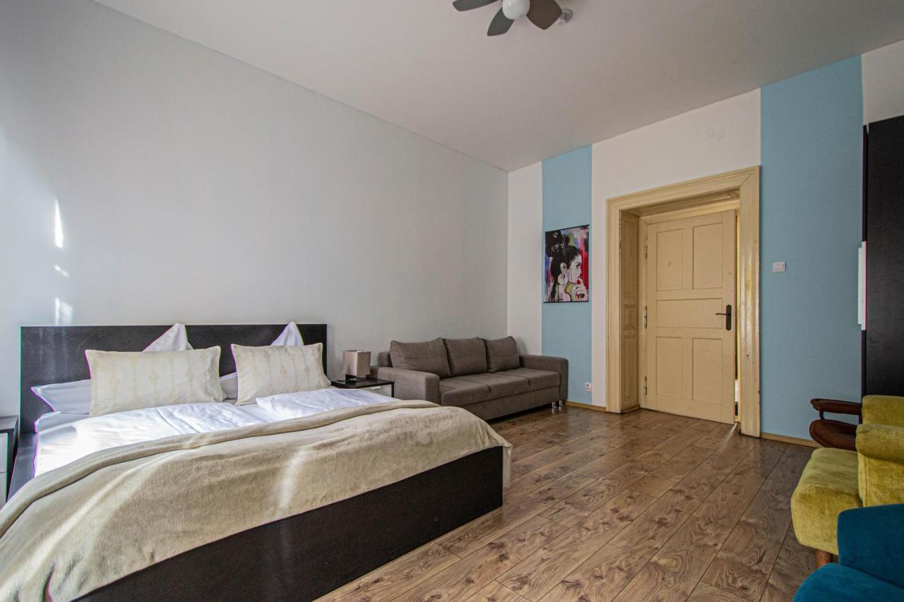 For Celebrations Spacious 3bdr With Balcony * Praag