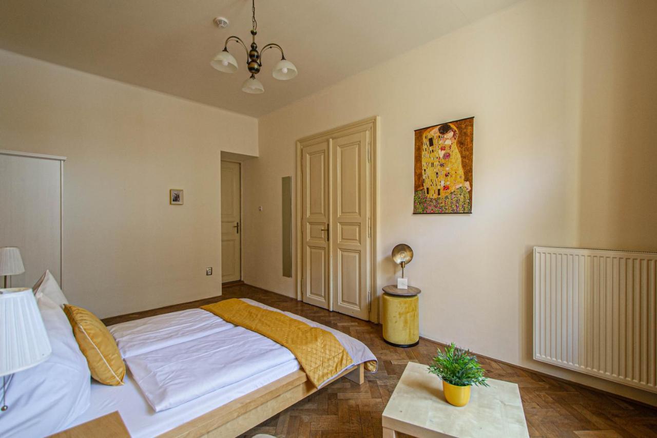 Appartement For Celebrations Spacious 3bdr With Balcony Praag