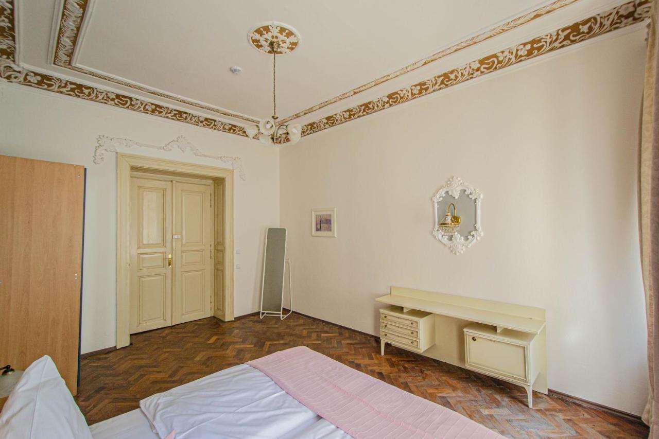 Appartement For Celebrations Spacious 3bdr With Balcony Praag