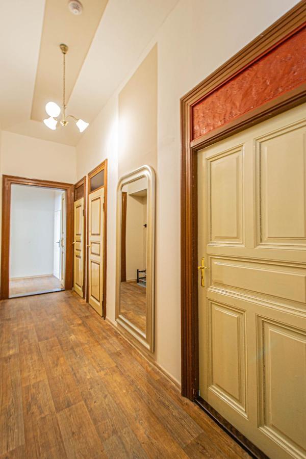 For Celebrations Spacious 3bdr With Balcony Praag