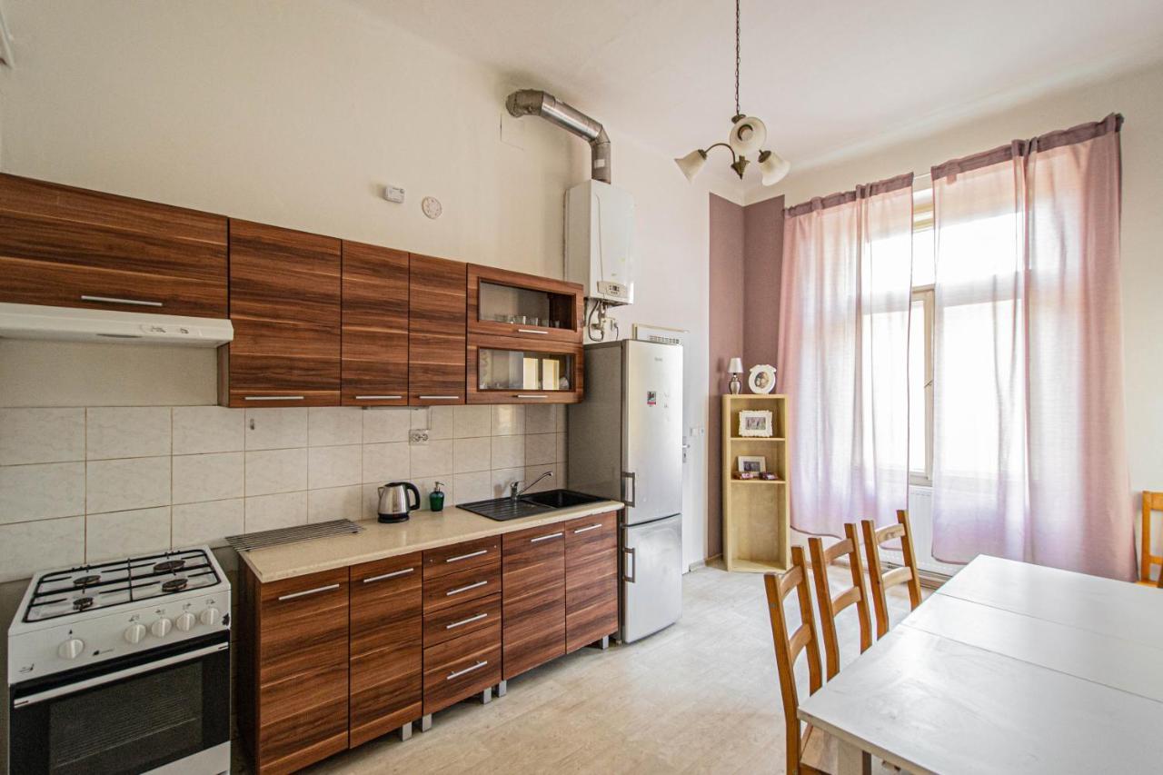 For Celebrations Spacious 3bdr With Balcony Appartement *