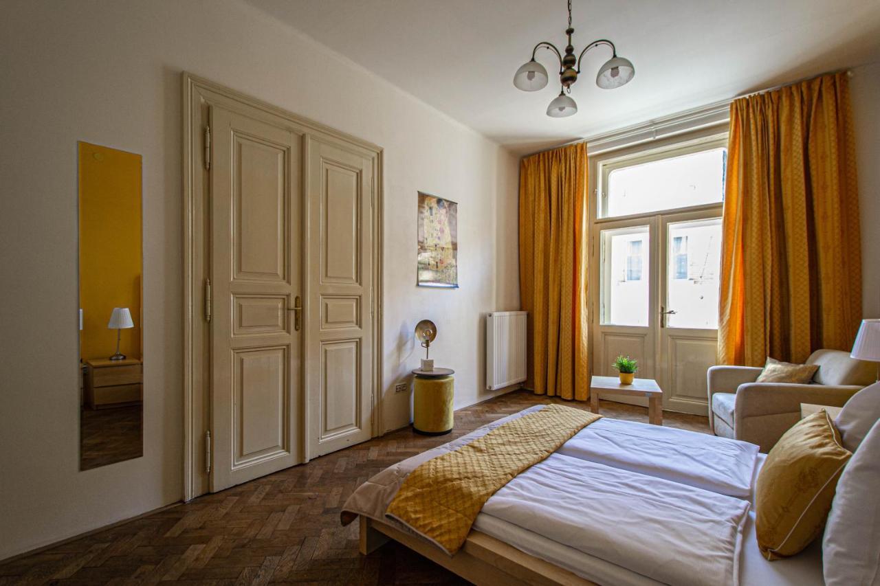 For Celebrations Spacious 3bdr With Balcony Appartement Praag